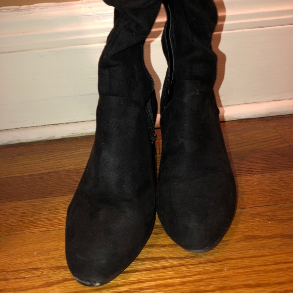 Over the knee black boots - Picture 2 of 3